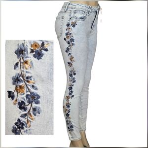 NWT - Driftwood Jackie High Rise Embroidered Jeans Size-25